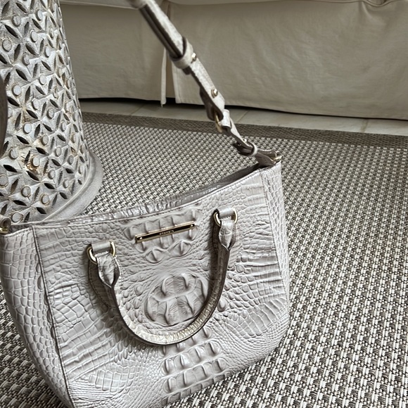 Cream / light grey tones Melbourne Brahmin bag with shoulder strap and handles. - Picture 3 of 9